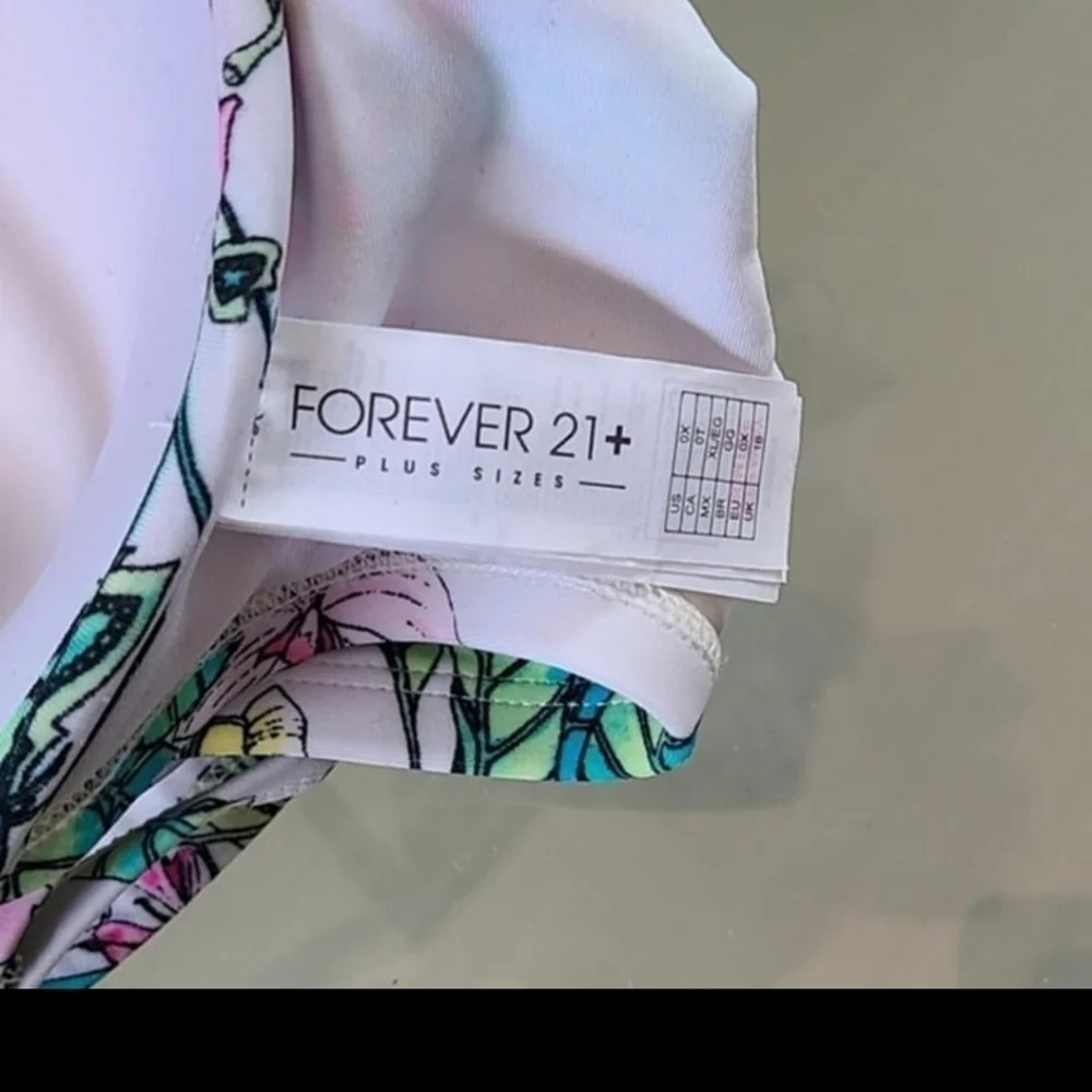 Forever 21 Plus Bikini Top White Floral Swimwear Size 0X XL NWT - Picture 4 of 6
